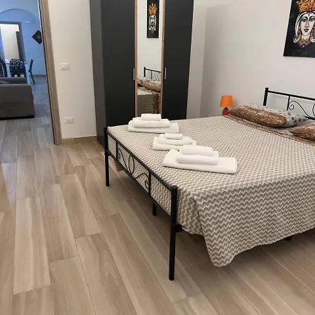 Nyaraló Titone *